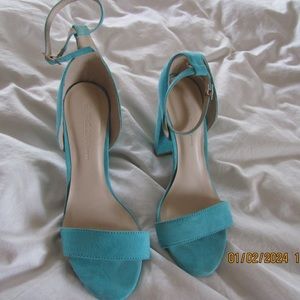 Women’s size 7 shoes. EUC